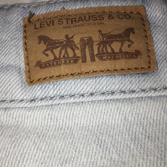 levi’s shorts - Picture 3 of 3